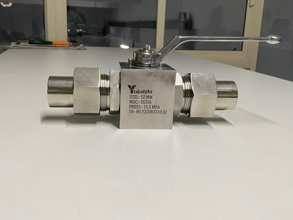 Stainless Steel 3 Pcs Ball Valve, Model Name/Number: Yakshita, Size: 1/4 To 2