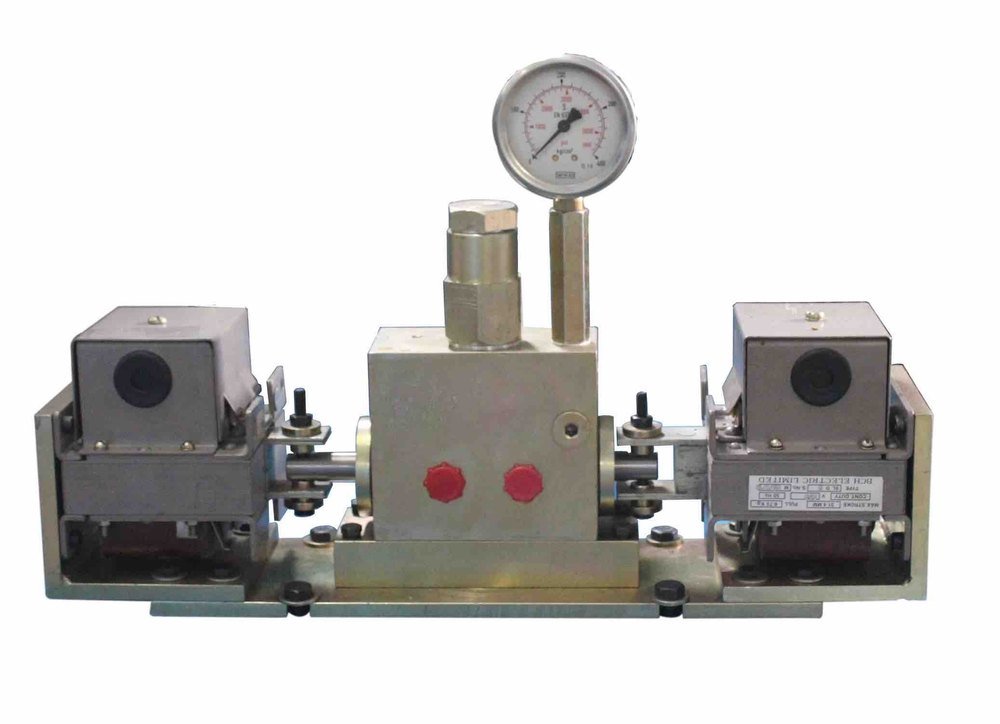 Cenlub Systems Mild Steel Solenoid Operated Reversing Valve, For Industrial