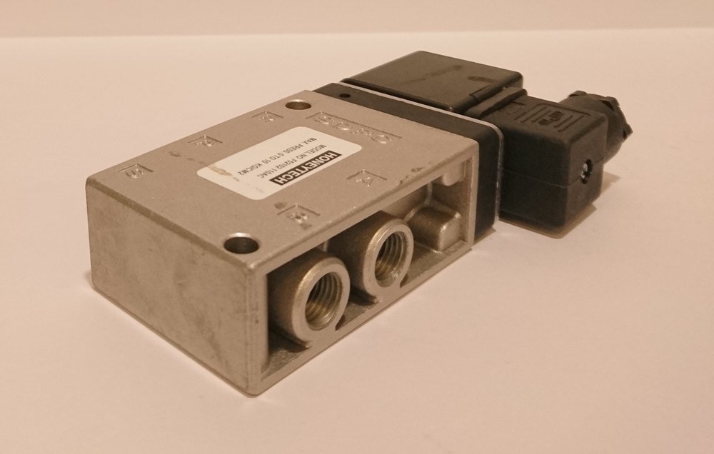 Hydraulic Fluid SS, Aluminium 5/2 Single Solenoid Valve, Packaging Type: Box