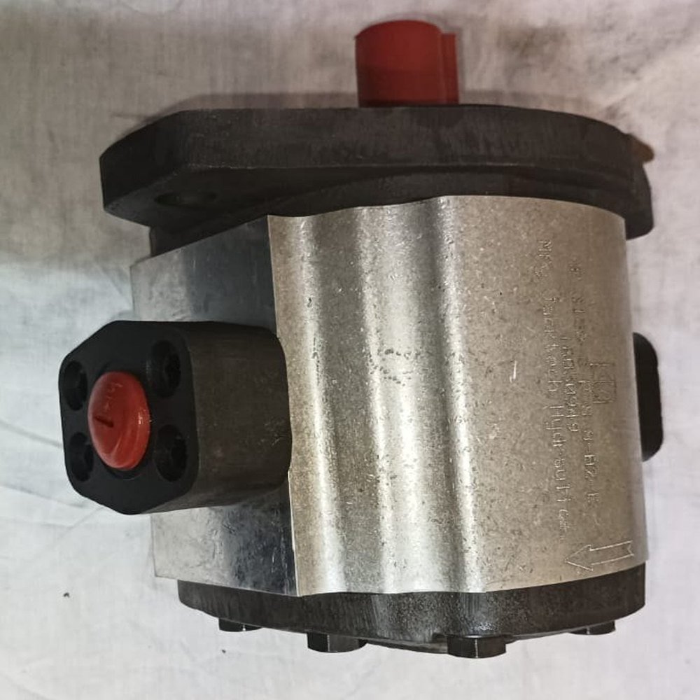 Hydraulic Gear Pump, Model Name/Number: 22100, 220 V