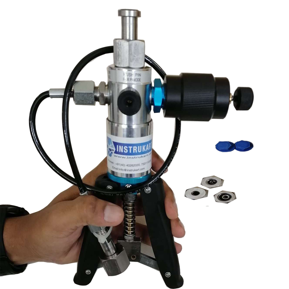 Hand Operated Vacuum and Pressure Calibrator Pump, For Laboratory, Model Name/Number: AI-2200