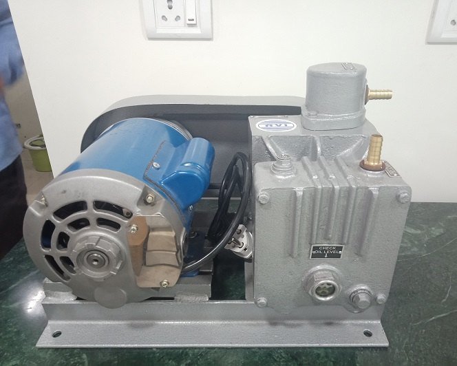 Single Stage Oil Lubricant Vacuum Pumps Rotary Pump (Oil Seal High Vacuum), Model Name/Number: AVI652